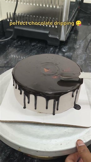 perfect chocolate dripping tutorial cake design tutorial #cake #cakedesign #shots #shorts #viral