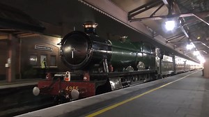 #OnThisDay: 6 years ago GWR Hall Class No.4965 'Rood Ashton Hall' worked a series of trial runs for their Polar Express railtour running from Birmingham Moor Street to Tyseley Up & Down Sidings. Since then they have extended the tour with trains now running to Dorridge and Whitlocks End. Vintage Trains | Jake B
