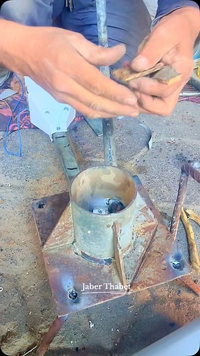 1.4K views · 1K reactions | Amid a suffocating blockade and the lack of gas and basic necessities in Gaza, the people continue to innovate in order to survive. Abu Musab is a prime example — he built a cooking stove that runs on firewood, powered by a small fan and a simple battery. These kinds of initiatives reflect the spirit of creativity and resilience among the people of Gaza, who refuse to give up despite the harsh conditions. | Jaber Thabet | Facebook