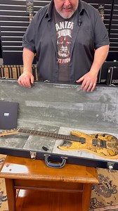 Hier hat der Schmale mal Einblicke für diese besondere Custom Shop Japan Guitar aus dem Hause ESP. https://www.rockland-music.de/gitarren/e-gitarren/7882/esp-original-customshop-m-ii-nt-bare-knuckle-buckeye-burl #rocklandwitten #espguitars #espguitarsgermany #guitar #guitarporn ESP Guitars Deutschland ESP Guitars | Rockland Music