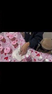 Fake cupcakes using spray foam and lightweight spackle PLUS DIY cupcake stand