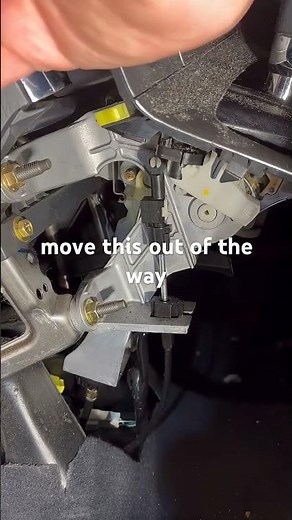 2003-2008 Pontiac Vibe / Toyota Matrix automatic transmission gear shifter bushing cable location.
