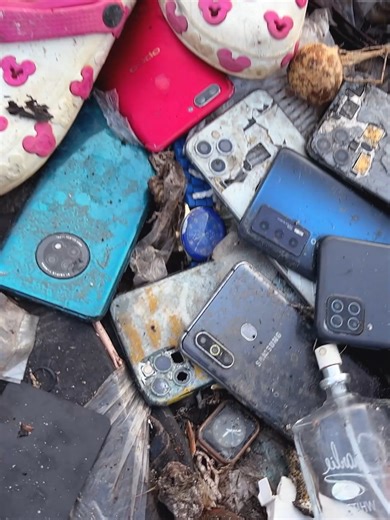 1.6M views · 10K reactions | OMG 螺! Found A lots Of Abandoned iPhone 11 Pro Max ,Samsung Galaxy, Vivo & Many Broken Phone In The Trash!#reelsfb #reelsinstagram #reelsvideo #reelsviral #iPhone15 #Samsung #Huawei #smartphone | Restore Urphone | Facebook