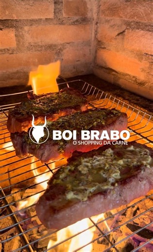Chorizo com manteiga de chimichurri 🥩🔥 Pensa num trem fácil e BRABO BAAARBARIDADE!!! 🤯💥 Manteiga em temperatura ambiente 🧈, e é só misturar o chimichurri 🌿 que tá pronta!!! Faz aí e me conta o que achou!!! 😋👇 Aaaa… e a melhor carne você encontra aqui no BOI BRABO!!! @jaymefonseca #churrasco #manteigatemperada #BRABO #reel #BARBARIDADE | Boi Brabo Jaboticabal