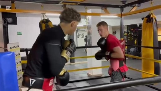 Sebastian Red on Instagram: "Being the shorter guy for the day • • • • #boxingtraining #boxinglife #champ #boxingfitness #boxingday #motivation #boxinggym #boxingworkout #canelo #ufc #mma #boxingdrills #boxinghype #boxing #boxeo #bagwork #champion #lasvegas #explore #fitness #gymlife #training #toprank #mayweather #kickboxing #miketyson #dazn #ko #sparring"