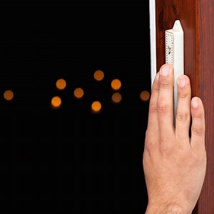 The story behind why Jews put a mezuzah on their doorposts: | MyJewishLearning.com