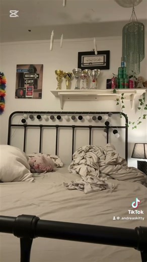 Heyyy clean my room with meee #grwm #cleantok #ifollowback