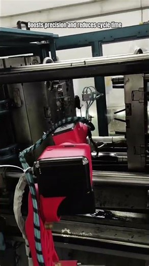 Injection Molding with Robotic Arm Automatic Picking and Trimming