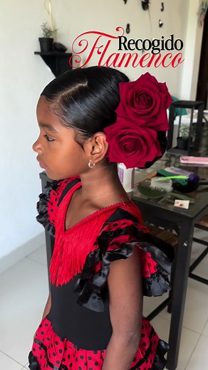 Recogido Flamenco para el Día de la Raza