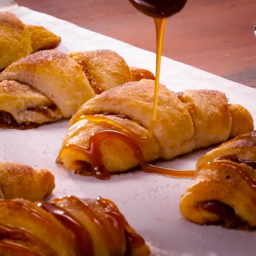 36K views · 455 reactions | Pumpkin filling and salted caramel drizzle make this 30-minute dessert feel so fancy! Get the recipe: https://www.pillsbury.com/recipes/salted-caramel-pumpkin-pie-crescents/01ca6c2a-671c-49c3-82c3-c782fb4495ac?utm_source=facebook&utm_medium=social_organic&utm_campaign=MSP_XX?mktgimp=pbrbgcrescnt | Pillsbury | Facebook