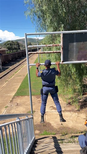 This post salutes all the men in blue (SAPS) that keep fit and in shape so they render proper service to South Africans; protecting us from criminals. We are protected, we are in safe hands.