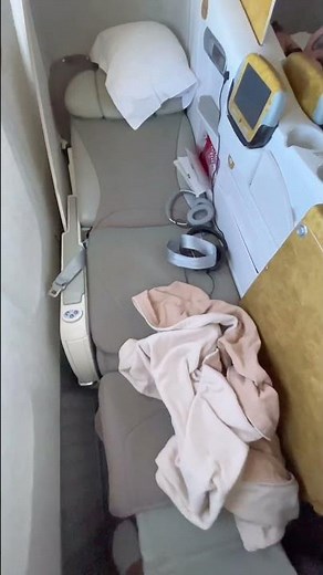 TRUE vs ANGLED lie-flat seats in business/first class! #shorts #businessclass #firstclass #plane