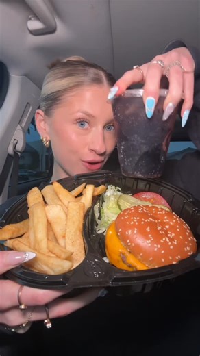 Nat 🤍 on Instagram: "Kids meals on the menu at Red Robin! 🍔 #redrobinburgers #redrobin #kidsmeals #foodie #explore"