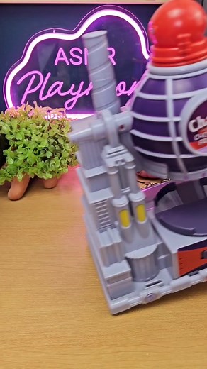 2005 Willy Wonka's Magical Chocolate Factory Playset