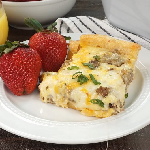 Recipe=>https://butteryourbiscuit.com/sausage-crescent-roll-casserole/ Sausage crescent roll casserole is so cheesy and delicious! Loaded with sausage, onions, jalapenos, eggs, and cheese all baked on a buttery crescent roll. | Butter Your Biscuit