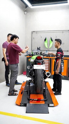 Kawasaki Z900 RS installation TransLogic Quickshifter & @michelin @michelinmotorsport tire 120/70-17 (front) 180/55-17 (rear) with proper tools & professional mechanic 👌🏻 #one3kawasakiz900rs #one3quickshifter #one3michelin #kawasakiz900rs Come and Visit Our Showroom and Workshop at : Pergudangan T8 No.30 Alam Sutera. Tangerang Selatan, Banten, Indonesia . Website : www.One3Motoshop.com . Youtube: One3 Motoshop Facebook: One3 Motoshop . Retail & Wholesale Consultant: . Fui Fui / Fridayanto 62-8