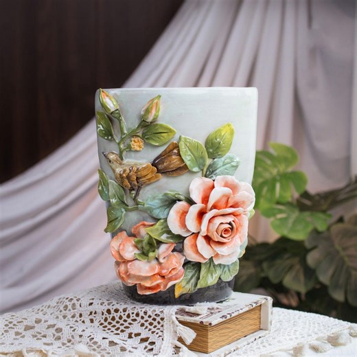 手作りの陶器の花瓶：エンボス加工された花柄の陶器、ユニークなホームデコレーション - Etsy 日本