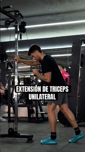Cómo hacer Extensión Triceps Unilateral En Polea o Banda Elástica #triceps #ejercicio