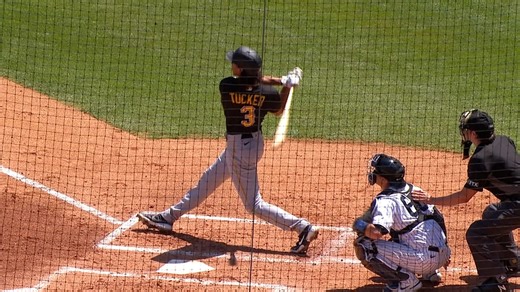 Tucker suena HR solitario 