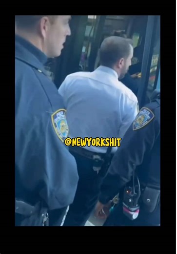 This young fella tried stealing an MTA bus but didn’t know how to start it 🤣🤣🤣 • • • #nyc #newyork #newyorkcity #nypd #ny