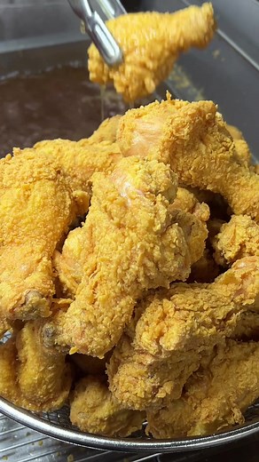 🍗 바삭한 후라이드 치킨 닭다리만 📍 와우치킨 #틱톡푸드 #koreanstreetfood #koreanfood #streetfood #틱톡푸드크리에이터 #tiktokfood #치킨 #chicken #yummy #yummyfood