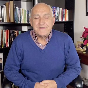 ¿Ya estás pensando en tus propósitos del 2021? Hoy quiero compartir contigo 3 tips que te ayudarán a cumplirlos satisfactoriamente. 🤜🏼🤛🏼 Espero que pongas en práctica estos consejos y si aún no estás seguro de cómo lograr tu libertad financiera, asiste al entrenamiento de hoy donde te contaré cuáles han sido mis estrategias para lograr mi Paz Financiera a través de bienes raíces 👉🏻https://bit.ly/3nkE9FF👈🏻 #carlosdevis #tallerdebienesraices #bienesraices #propósitos2021 | Carlos Devis