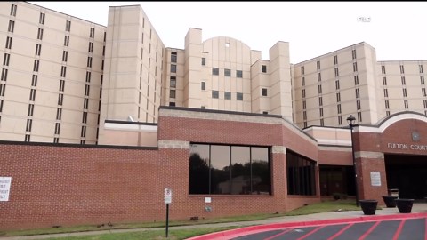 Detention officer recovering after being stabbed at Fulton County Jail