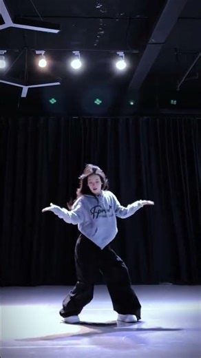 Ballet Flair: Mastering Basic Jazz Choreography with Qian Qian