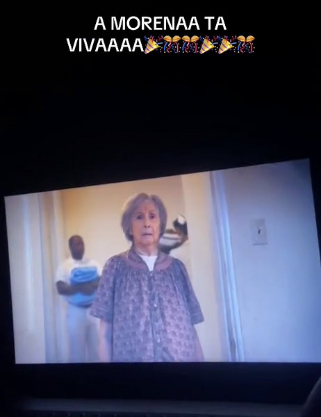 A morenaa tá vivaaaa 🎊🎊🎊🎉🎉🎉🎉🙌🏽🙌🏽🙌🏽🙌🏽 #beverly #it #bemvindoaderry
