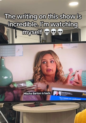 Mischa Barton is back??? SHE WILL ALWAYS BE BACK 💚💚💚😆 so much is said in just 30 seconds. Seriously the writing is incredible. @Benito Skinner @Amazon MGM Studios #Overcompensating