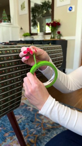 Wrap your table for the Holidays 🎁