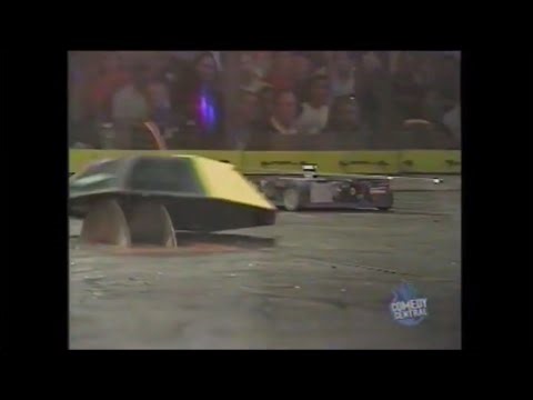 Hazard vs. Turtle Roadkill (Battlebots Season 1.0)