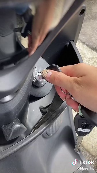 コンセントで充電できるEVデリバリーバイク🔌⚡️⚡️ランニングコストも低価格😌#ブレイズ #電動バイク #愛車紹介 #ev #smartev #電気自動車 #最新 #愛車紹介 #最先端 #SDGS #お盆休み #名古屋 #camp #デリバリー #宅配#デリバリーバイク