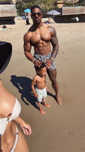 Sunday on the beach 👌🏾 | Simeon Panda