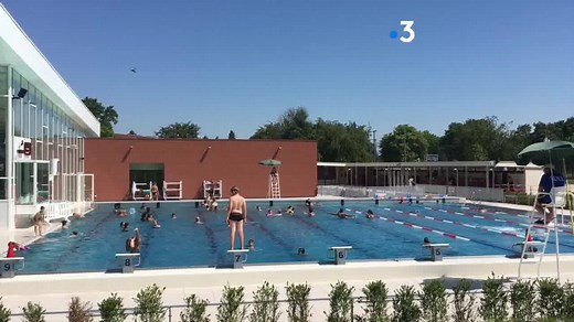 Le temps idéal pour y aller ! Plus d'infos > https://france3-regions.francetvinfo.fr/grand-est/bas-rhin/strasbourg-0/nouvelle-piscine-hautepierre-trouve-son-public-soleil-strasbourgeois-1518164.html | France 3 Alsace