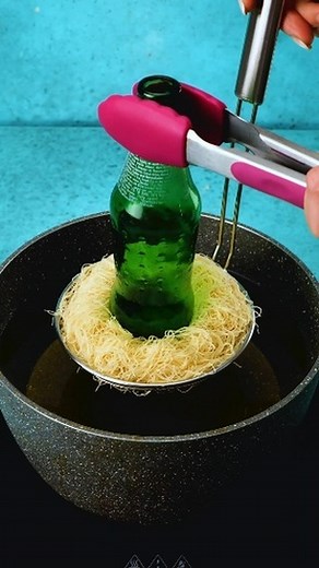 5-Minute Crafts on Instagram: "Cooking tips and tricks of the day! 😍😋 ⠀ ⠀ #5minutecrafts #foodhacks #cookingathome #deepfried #cookingisfun #kitchenhacks #tipsandtricks #lifehack"