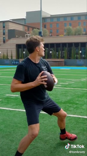 Training camp starts this week. I’m looking forward to having some actual receivers again…📹: @ari_fararooy