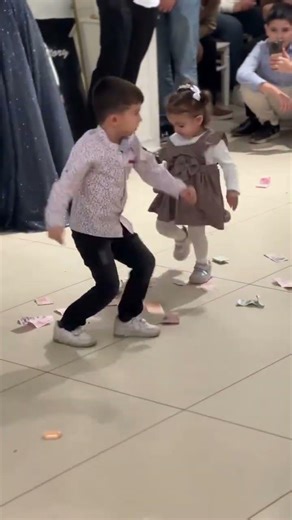 küçük yetenek #halaybasi #halaymashup #düğün #wedding #halay #bride #kurdish #weddingdress #gelin