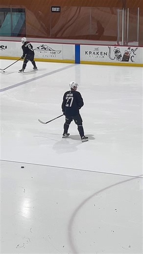 Here at the Kraken Community Iceplex as Seattle Kraken practice is starting, Berkly Catton has ditched the red non-contact jersey that he had on yesterday! #SeaKraken #SeattleKraken | Circling Seattle Sports