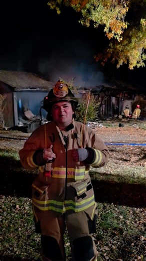 PIO Dominic briefing on fire off Diaz in Bishop CA November 1, 2025 Thank you to Bishop Fire Department Bishop Police Department Inyo County Sheriff's Office CHP - Bishop Paiute Tribal Police Chalfant Valley Fire Department CAL FIRE San Bernardino/Inyo/Mono Unit Big Pine Volunteer Fire Department Live Video of Fire https://fb.watch/D7hUEW2sqg/ | Sierra Wave Media