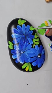 Easy way to paint Flowers Painting on Rock 🌼 💙❤️💙 #rockpainting #acrylicpainting | Little Rocks