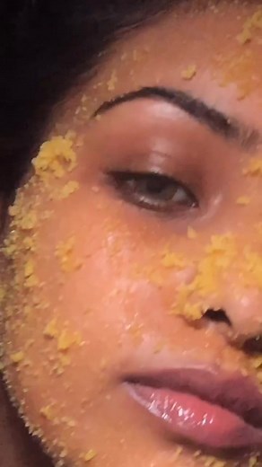 Homemade Sugar Scrub: Turmeric & Honey Face Mask Benefits