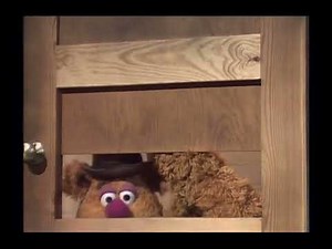 The Muppet Show - 203: Milton Berle - Backstage #2 (1978)