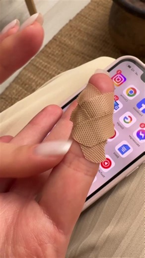 Applying a Band-Aid Correctly | Panda Curioso