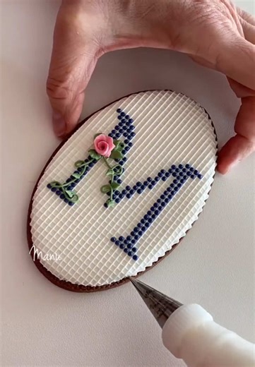 What's better than learning a little needlepoint grid design? Learning it 3 different ways to pick which works best for you! I had the pleasure to collaborate with Mitzi Torgesen with my cookie class for @the_cookiers https://thelibrary.teachable.com/p/needlepoint-three-ways-the-cookiers In this video one of the three ways to make a needlepoint grid using @sugarveil Needlepoint Mat (use coupon 𝐌𝐚𝐧𝐮 to save @sugarveil) #thecookiers #sugarveil #embroiderycookies #needlepointcookies #royalicing