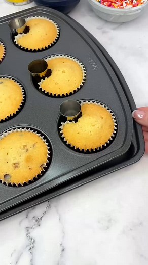 Hey up…… Rubber ducky 💛🦆 Turning cupcakes into rubber ducks 🐤 This is it.. 🐤🦆🧁 the easiest and cutest cupcake ever 🫶🏻 I used piping tips to shape my cupcakes before baking them, it gives the perfect end result. Rolled up pieces of tin foil work perfectly too 🫶🏻 💗 I used a large Ateco to pipe yellow buttercream in the shape of a duck 😬 💛 I added a black sprinkle for the eye and orange M&Ms for the beak. There’s an in depth tutorial on how to make shaped cupcakes in my new book🧁🎉 Th