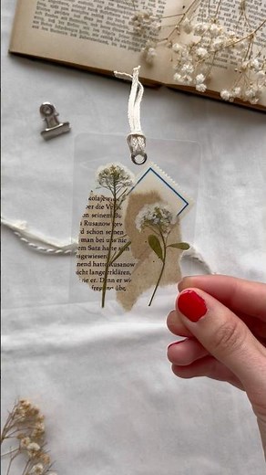 Create a flower bookmark with me🫶🏼#penpal #papercraft #diy #flowers #bookmark #journal #scrapbook