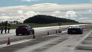 Drag racing with powerful modified cars