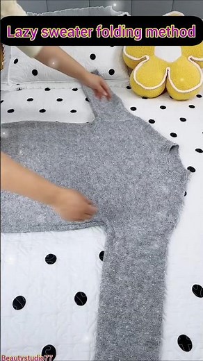 Best Lazy Sweater Folding Method – No Wrinkles
