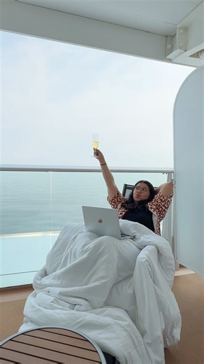 …i was actually really in a meeting 😅 so impressed with @royalcaribbeanasia’s internet connection onboard — i was able to take calls, work on decks, and upload content in the middle of the ocean without any interruption 💯 10/10 would recommend as your next ‘WFH’ destination 🤣 | Maki Santos